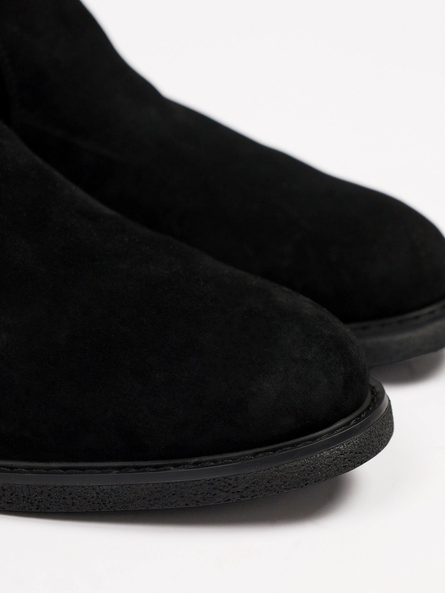 Ботинки черного цвета из натурального велюра